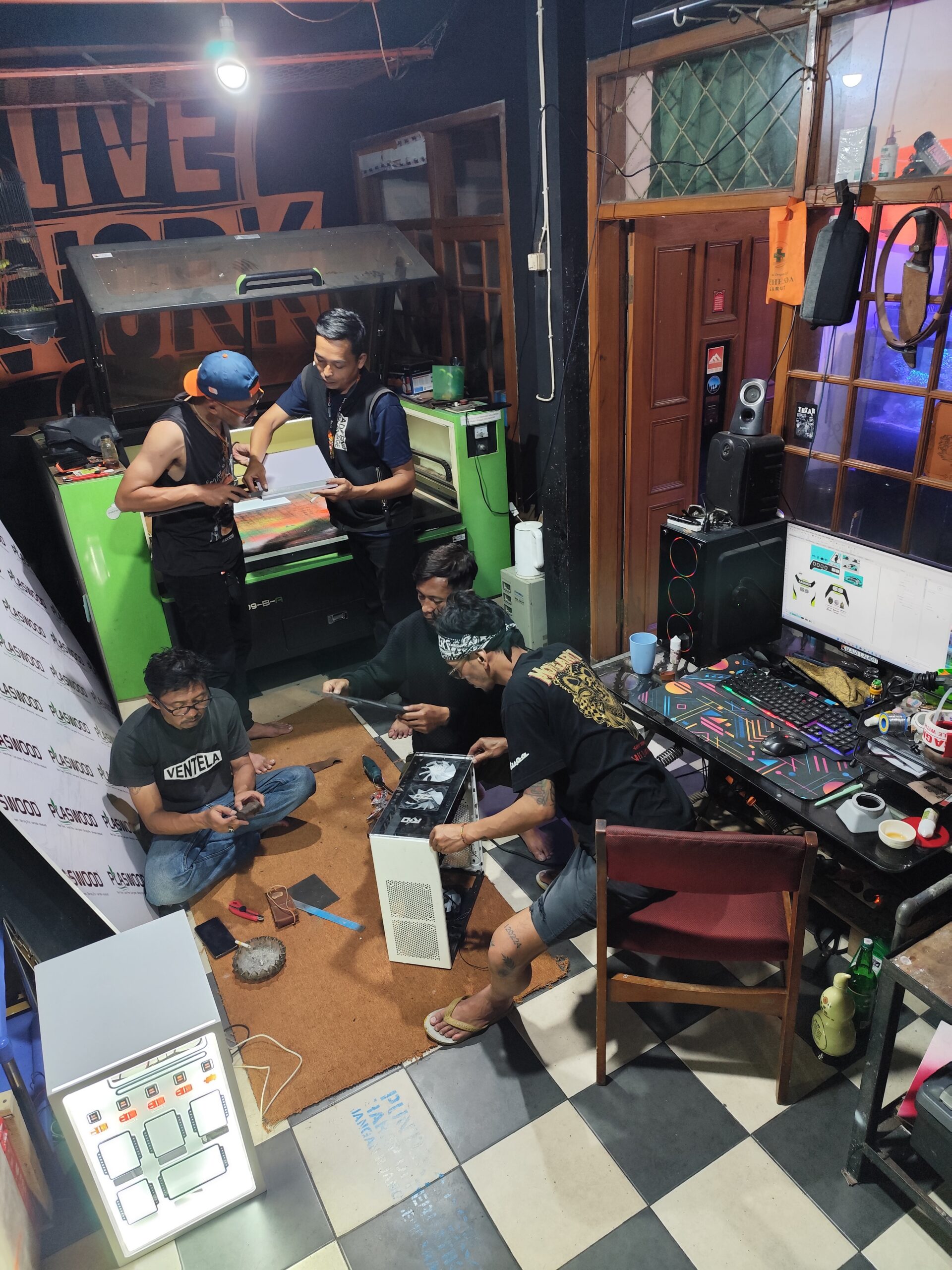 Kakilangit, Markas Ide Gila Tim Kreatif AA Garut